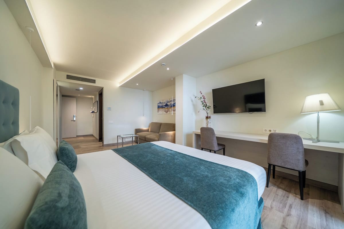 1 bedroom, in-room safe, desk, laptop workspace