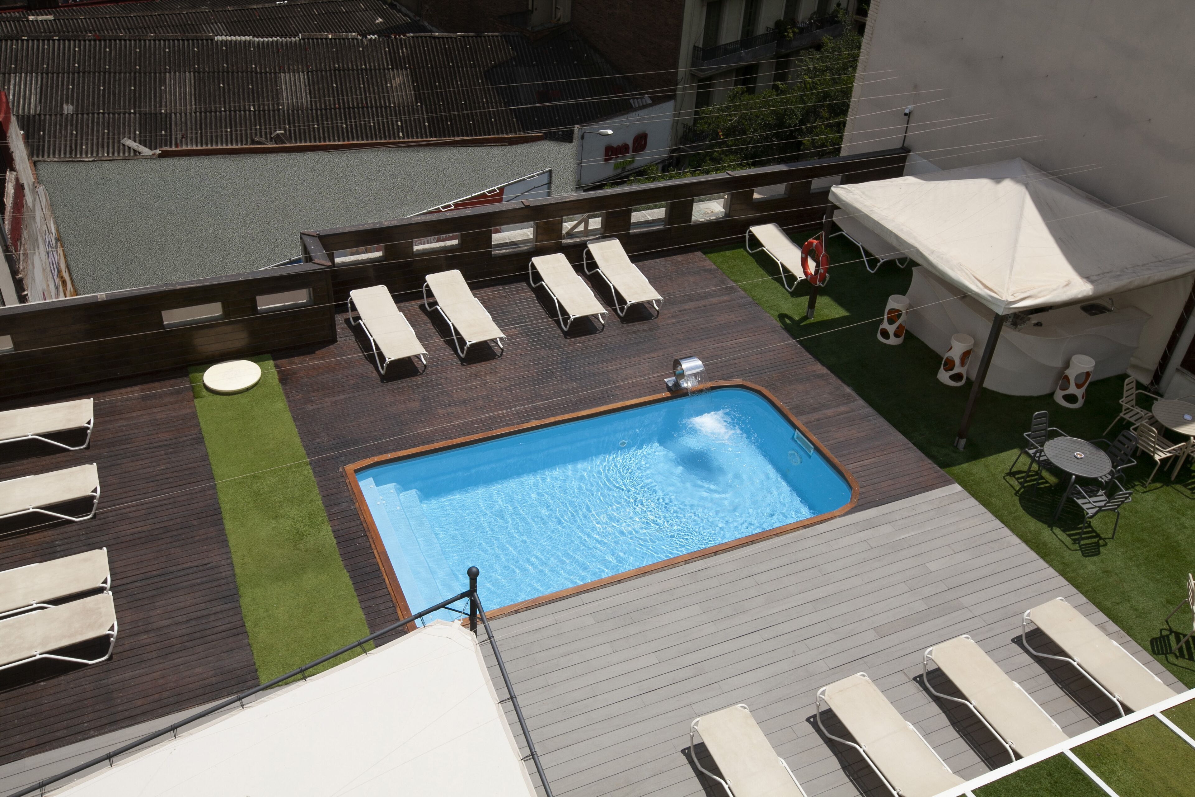 outdoor pool, open 10:00 am to 8:00 pm, pool loungers