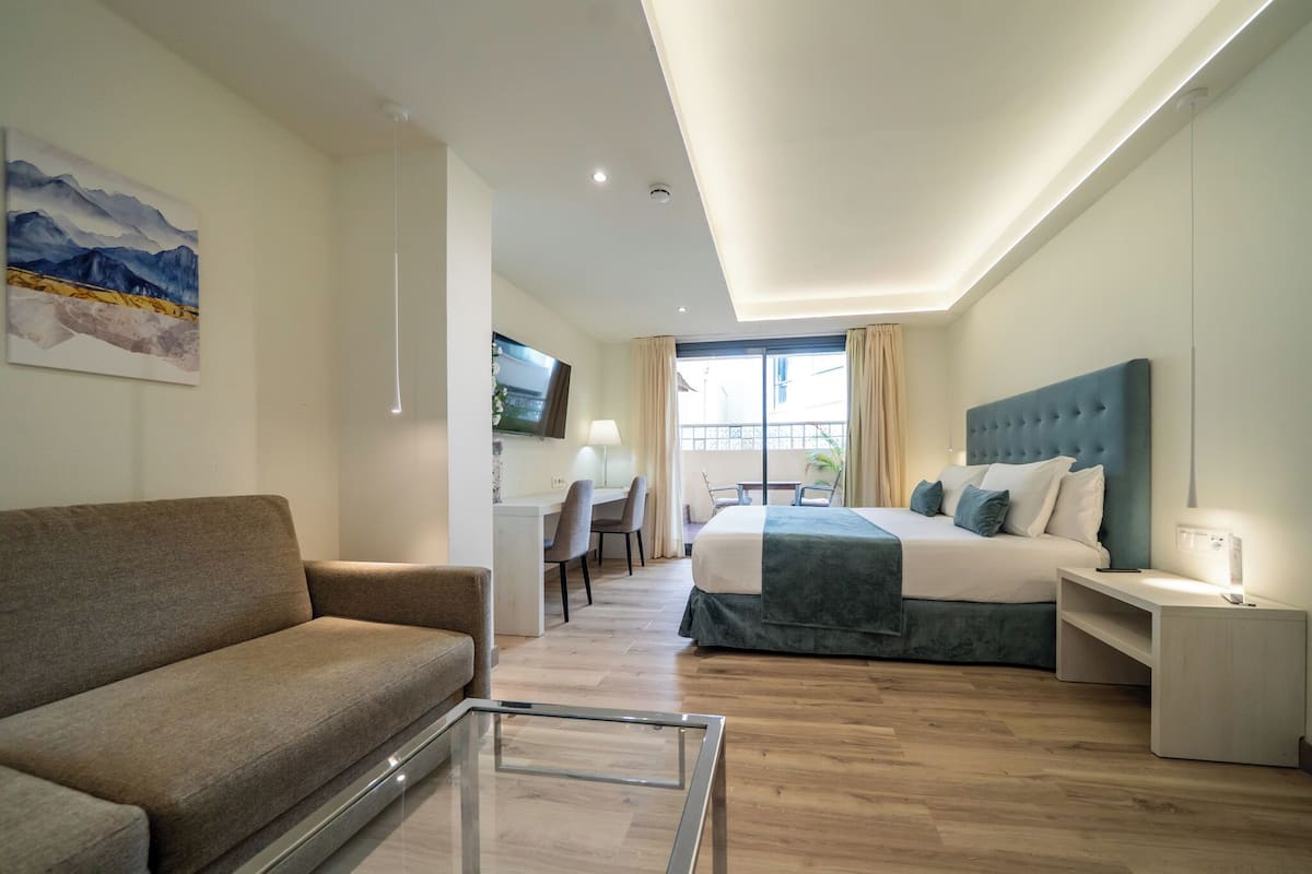 1 bedroom, in-room safe, desk, laptop workspace