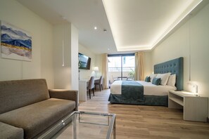 In-room safe, desk, laptop workspace, blackout drapes - Hotel Concordia (Barcelona)