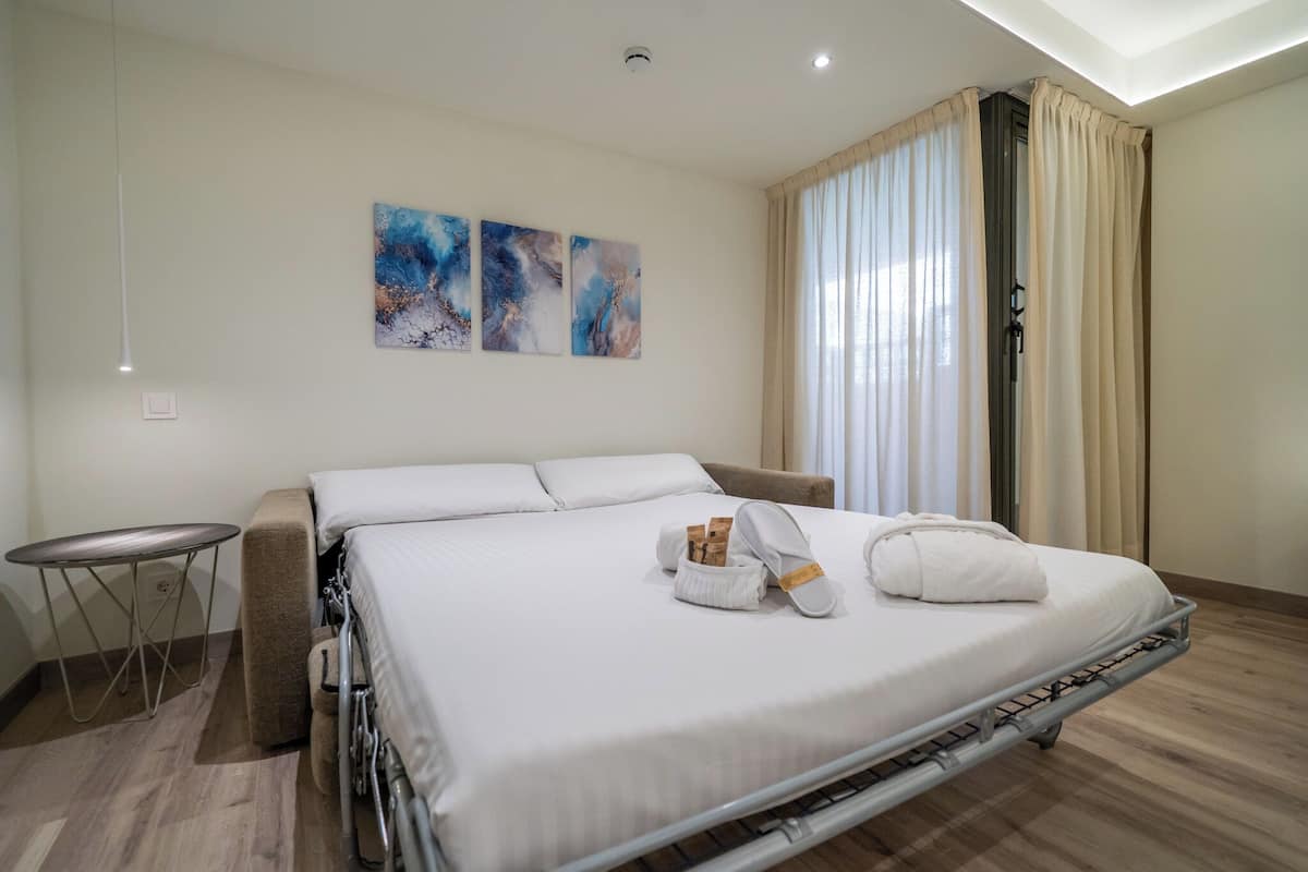 1 bedroom, in-room safe, desk, laptop workspace