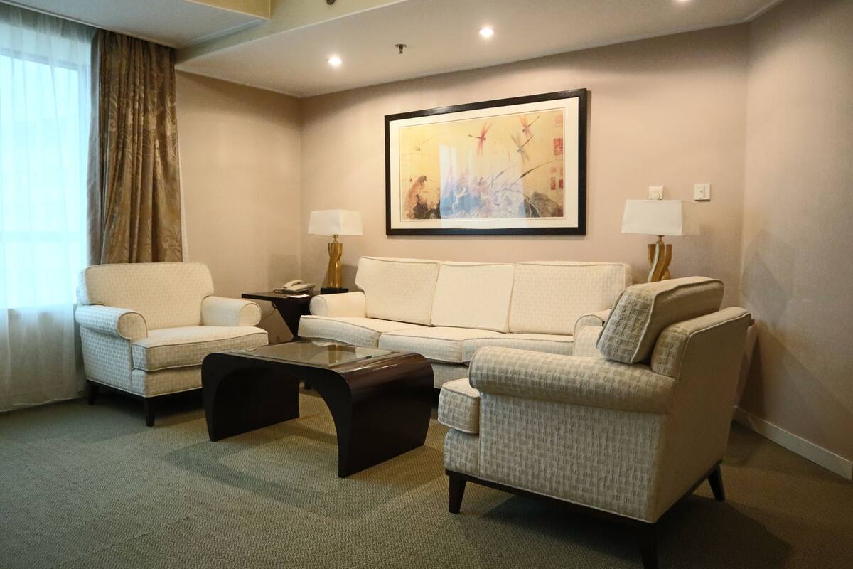 Presidential Suite | Down comforters, minibar, in-room safe, desk