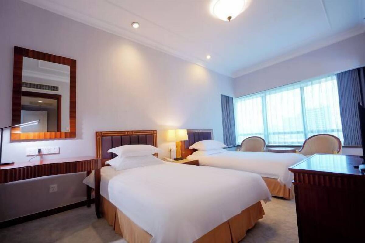 Down comforters, minibar, in-room safe, desk