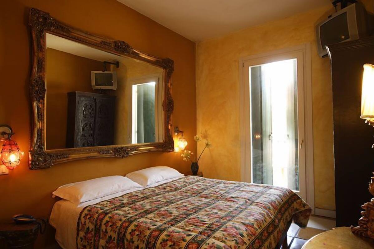 Standard Double Room | In-room safe, desk, soundproofing, cribs/infant beds