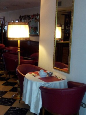 Lobby-Lounge