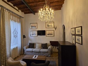 Superior Room (King) | In-room safe, soundproofing, iron/ironing board (on request) - B&B Cimatori (Florence)