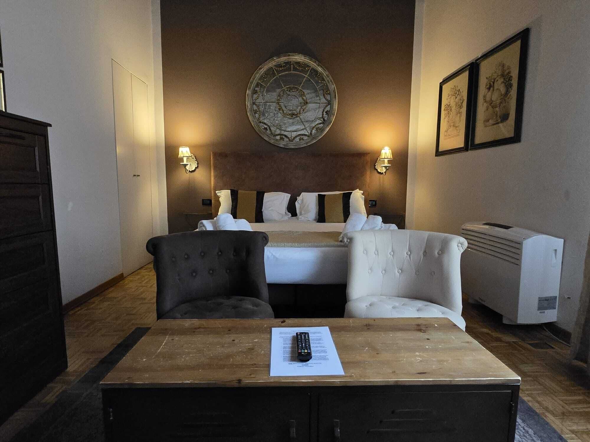 Superior Room (King) | In-room safe, soundproofing, iron/ironing board (on request)