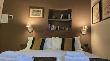 Classic Double Room | In-room safe, soundproofing, iron/ironing board (on request), free WiFi