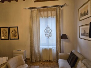Superior Room (King) | In-room safe, soundproofing, iron/ironing board (on request) - B&B Cimatori (Florence)