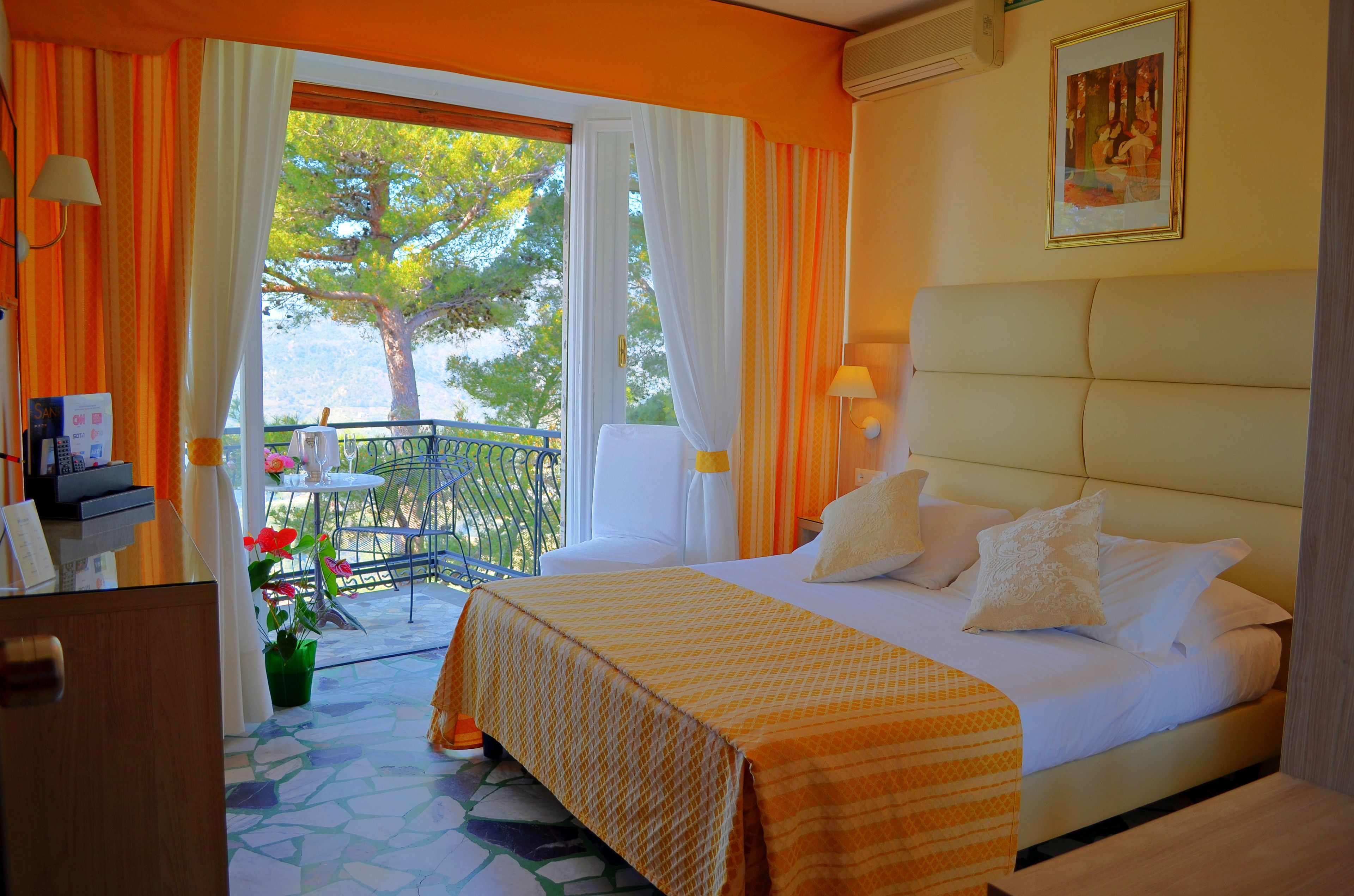 hypo-allergenic bedding, minibar, in-room safe, desk