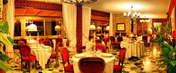 Breakfast, lunch, dinner served; local cuisine, pool views