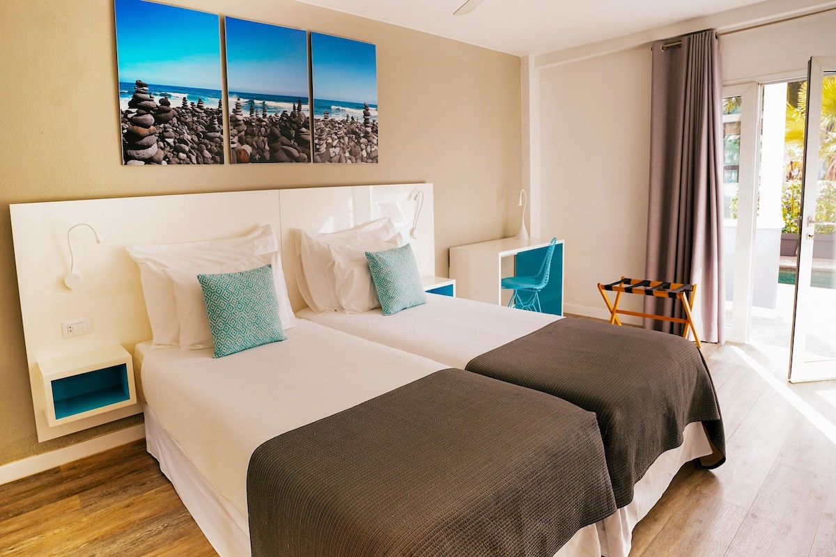 Allergitestet sengetøy, safe på rommet og skrivebord