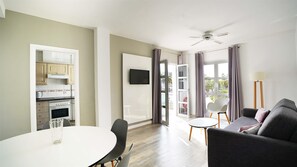 Ropa de cama hipoalergénica, caja fuerte, escritorio y wifi