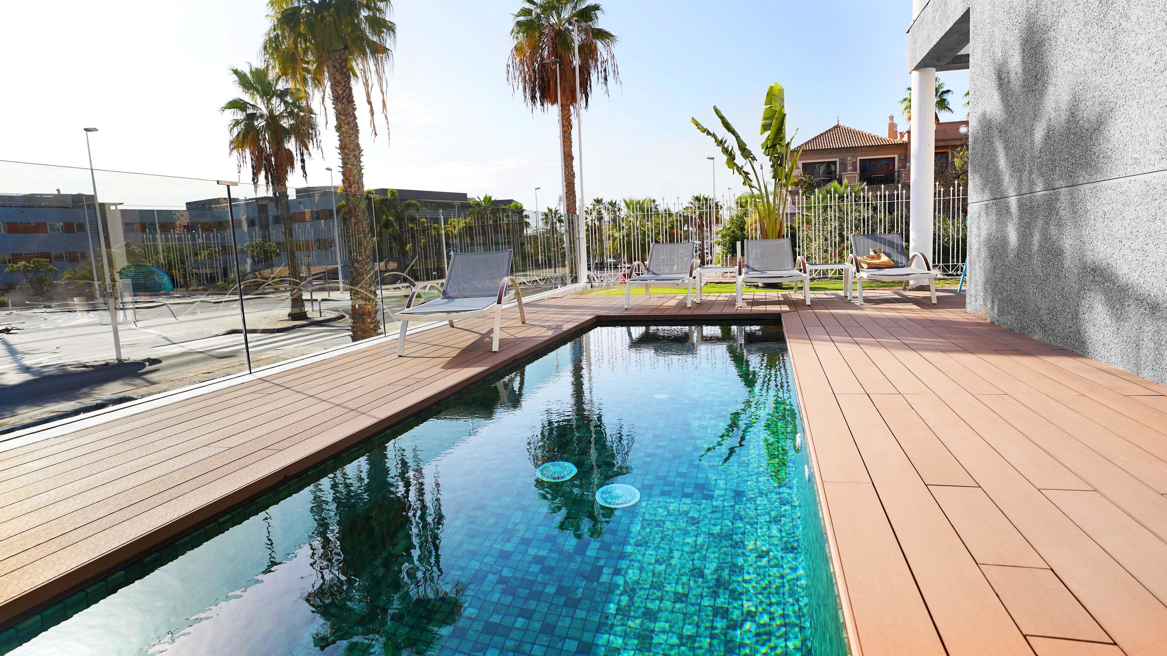 Outdoor pool, pool loungers