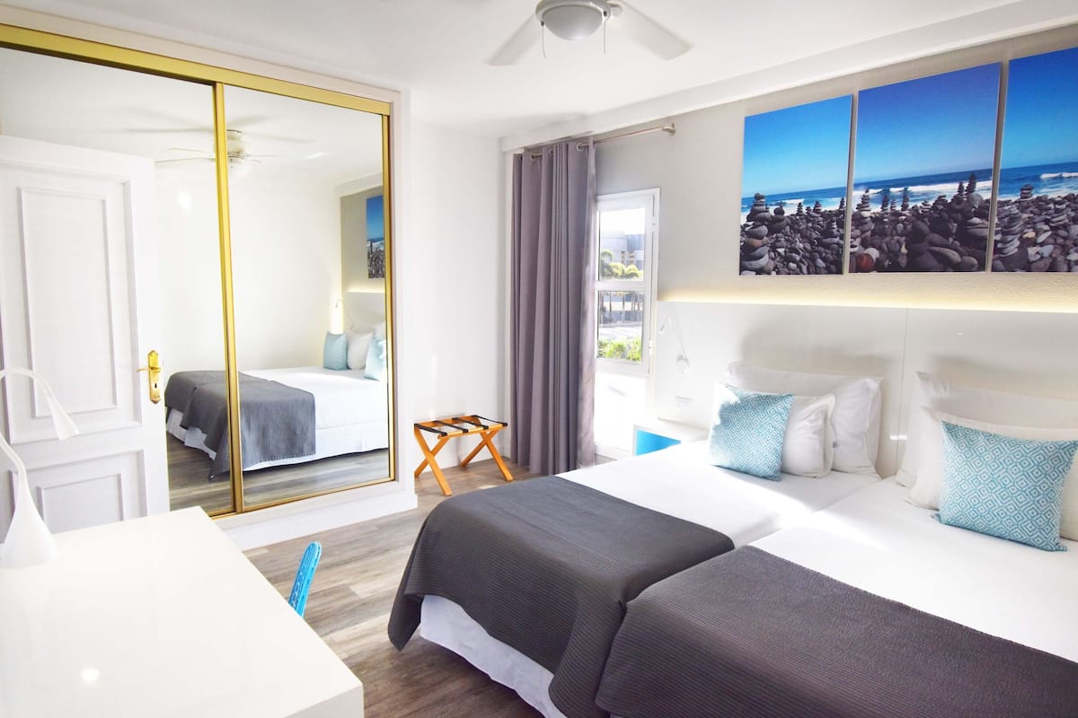 Allergitestet sengetøy, safe på rommet og skrivebord