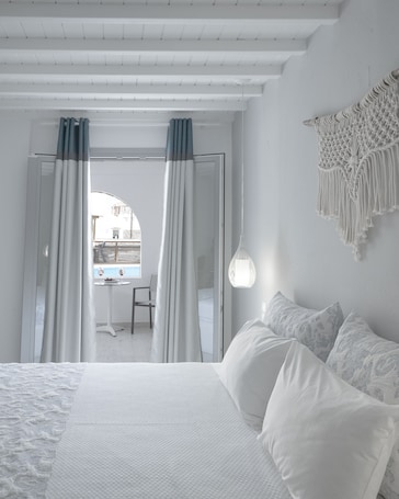 Minibar, in-room safe, desk, soundproofing. Mykonos Essence - Adults Only