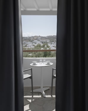 Soulful Triple Partial Sea View | Terrace/patio