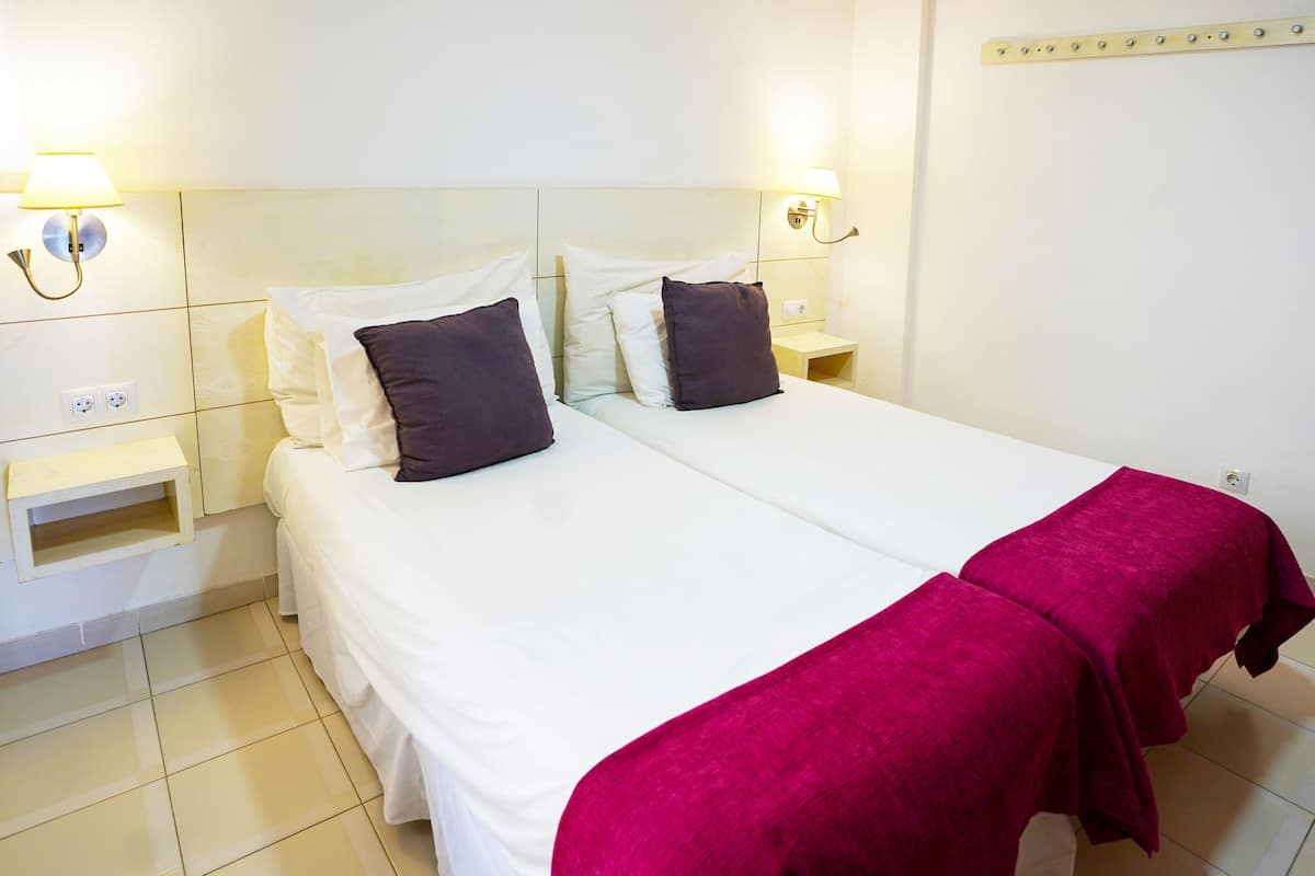 In-room safe, desk, WiFi, bed sheets