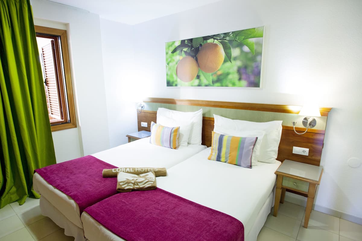 In-room safe, desk, WiFi, bed sheets