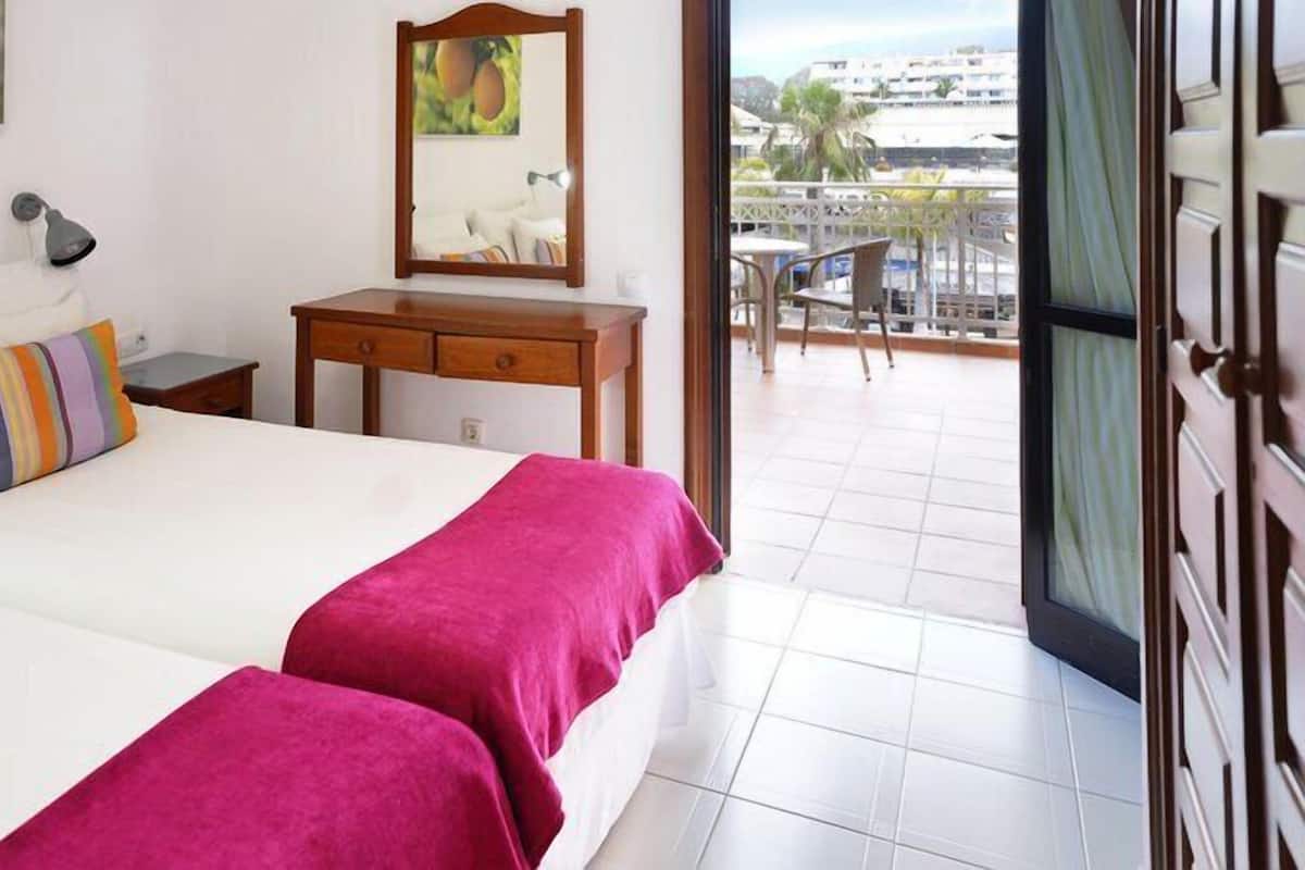 In-room safe, desk, WiFi, bed sheets