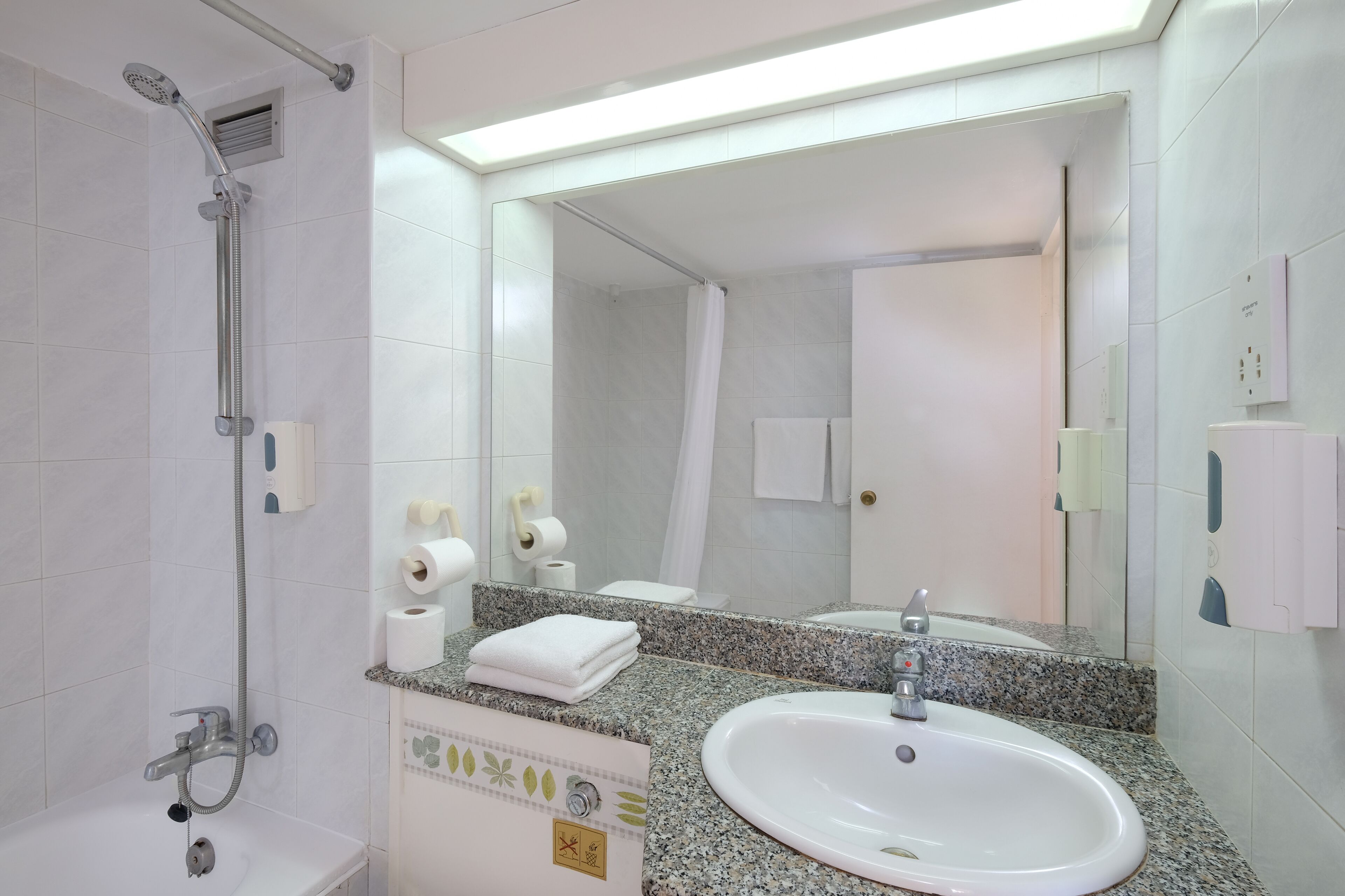 double or twin room, sea view | bathroom | combined shower/bathtub, hair dryer, towels