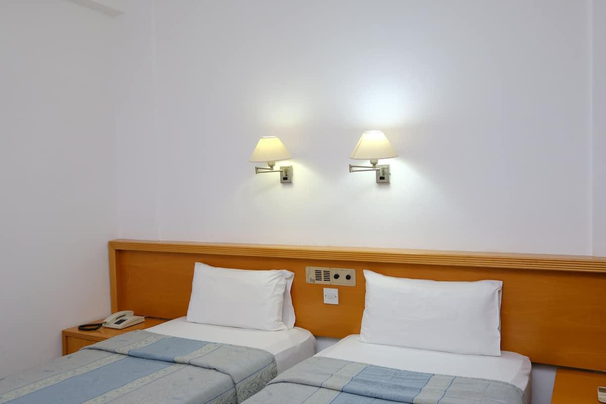 triple room | desk, laptop workspace, blackout curtains, free wifi