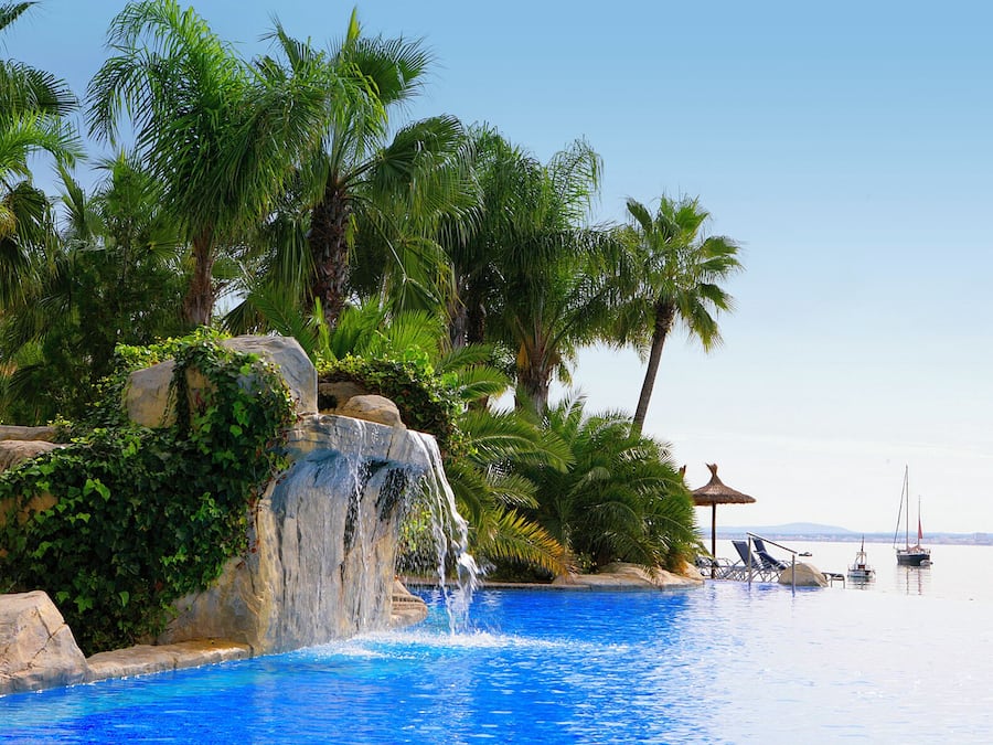 Piscine couverte, piscine extérieure (ouverte en saison)