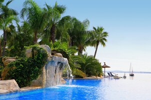 Indoor pool, seasonal outdoor pool, pool umbrellas, sun loungers