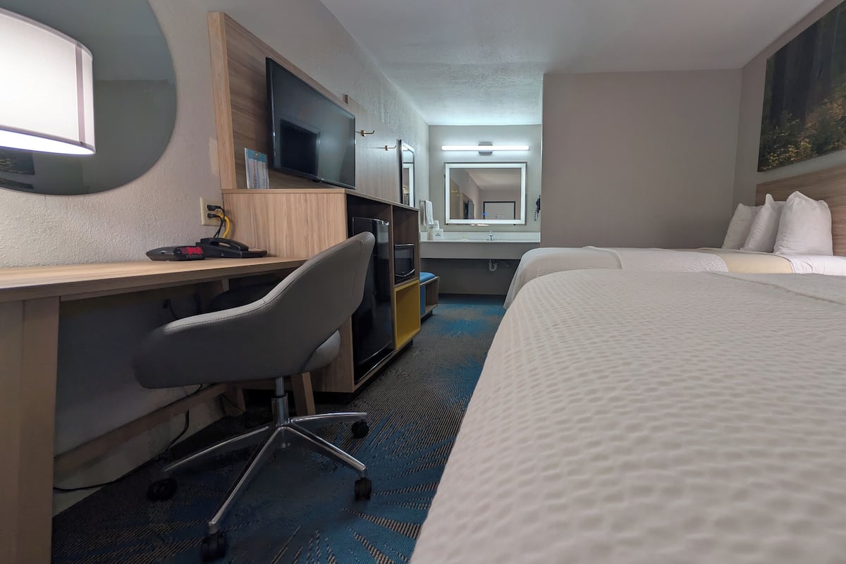 Desk, free cribs/infant beds, free WiFi, bed sheets