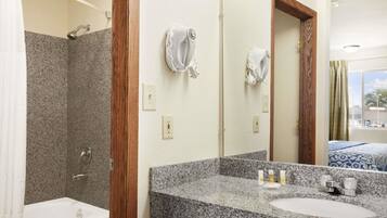 Combined shower/bathtub, hair dryer, towels