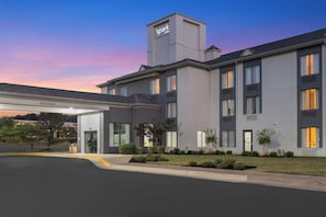 Exterior - Spark by Hilton Fredericksburg Southpoint (Fredericksburg)