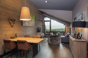 Apartment, 3 Bedrooms | Pillowtop beds, individually decorated, individually furnished - Highland Lodge (Hol)