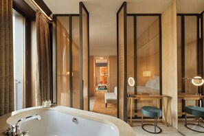 Separate bathtub and shower, rainfall showerhead, hair dryer, bathrobes - Bvlgari Hotel Milano (Milan)