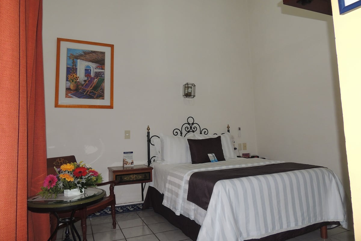 Premium bedding, in-room safe, desk, laptop workspace