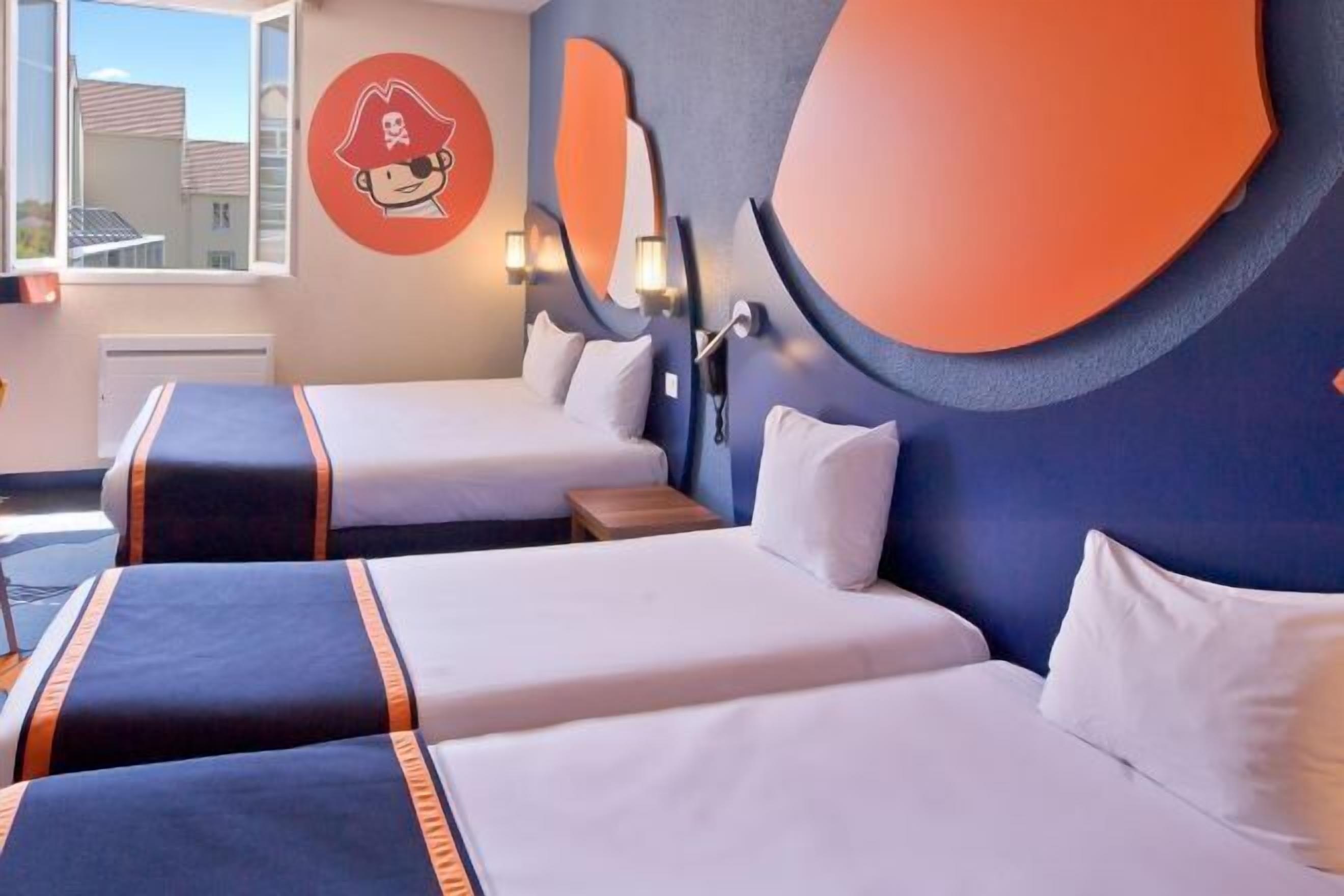 Hypo-allergenic bedding, pillowtop beds, in-room safe, desk