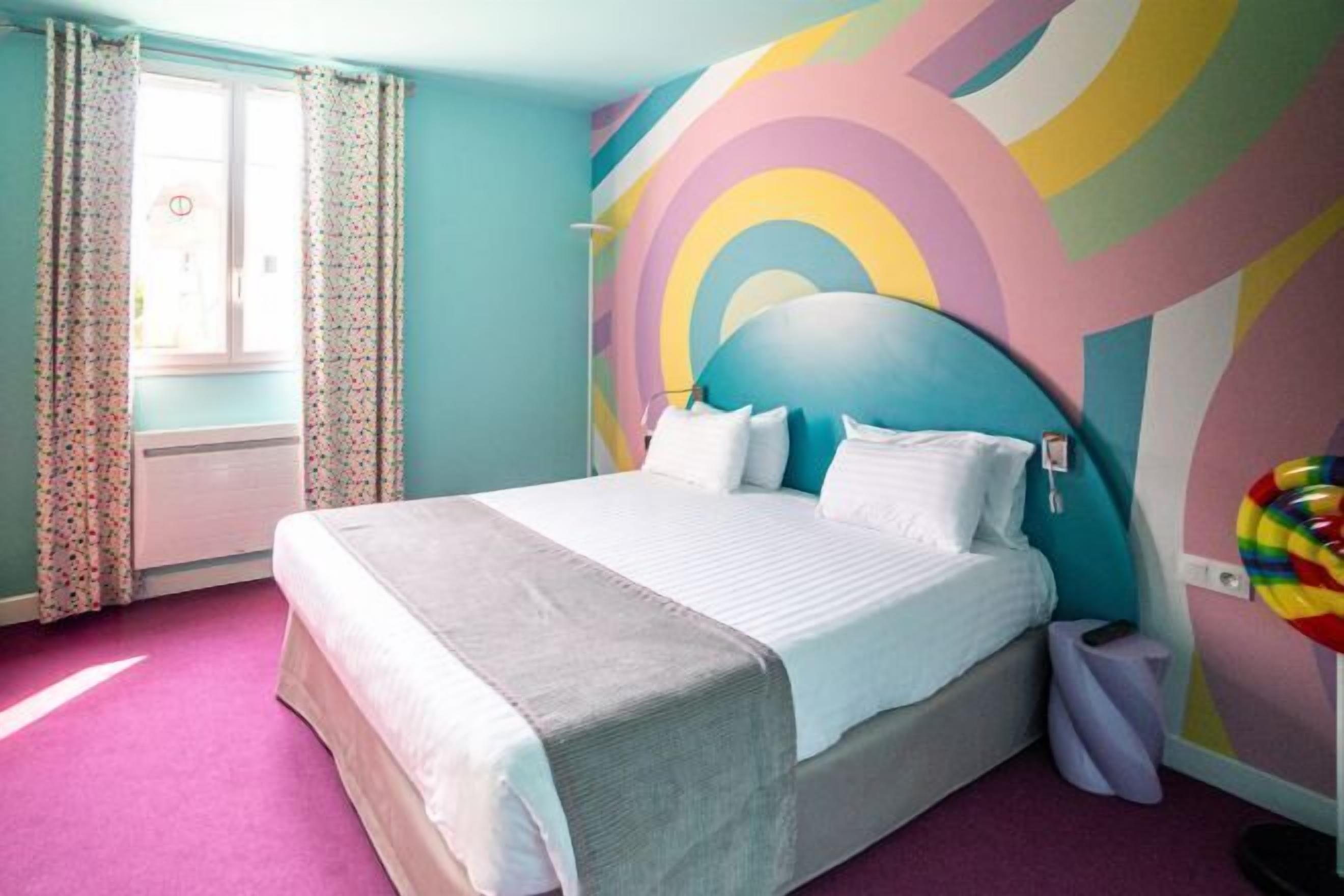 Hypo-allergenic bedding, pillowtop beds, in-room safe, desk