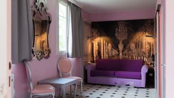 Princess Suite | 거실 공간 | 디지털 채널 시청이 가능한 81cm 평면 TV, TV