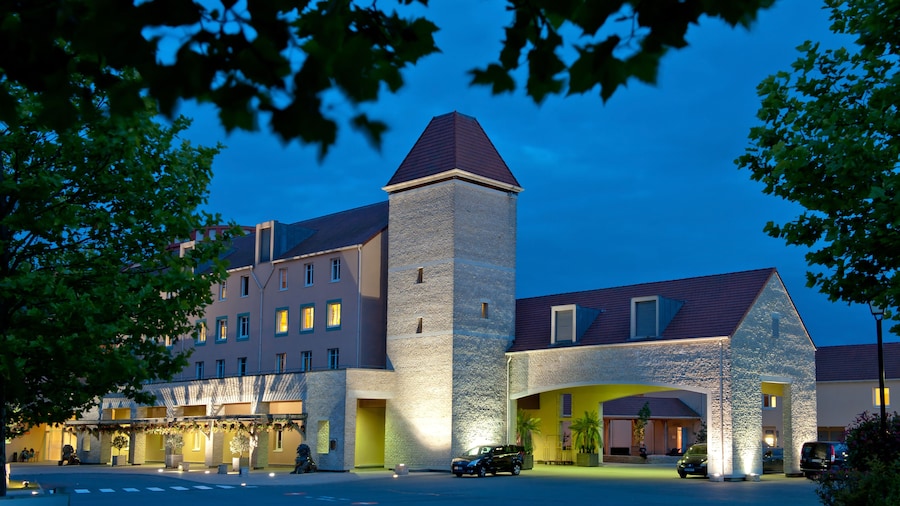 Explorers Hotel