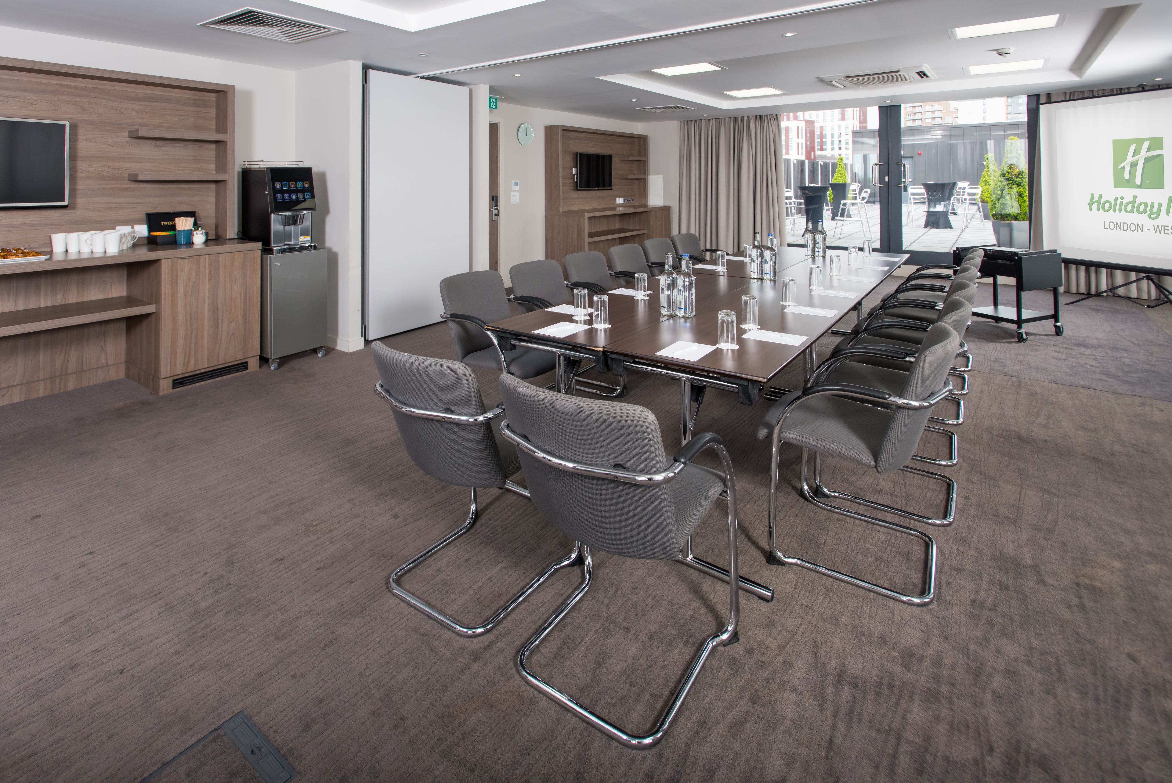 Photo - Holiday Inn London West by IHG