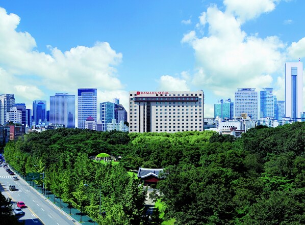 Front of property - Ramada Seoul (Seoul)