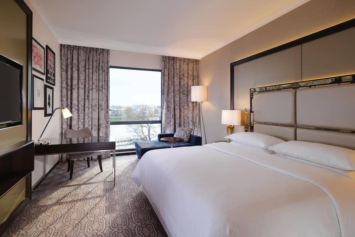 1 bedroom, premium bedding, minibar, in-room safe