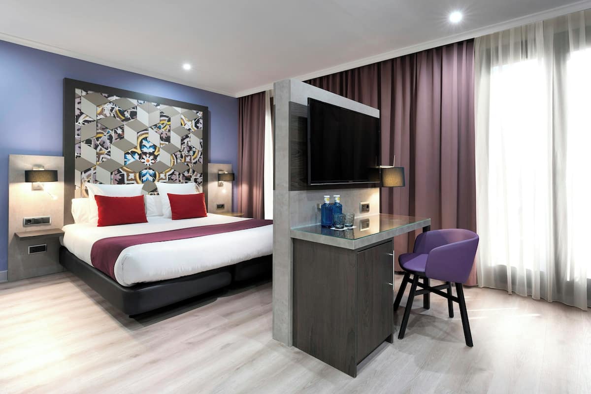 Deluxe Room | In-room safe, desk, soundproofing, free WiFi