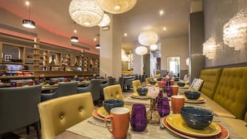 Se ofrece un desayuno bufé (16 EUR por persona)