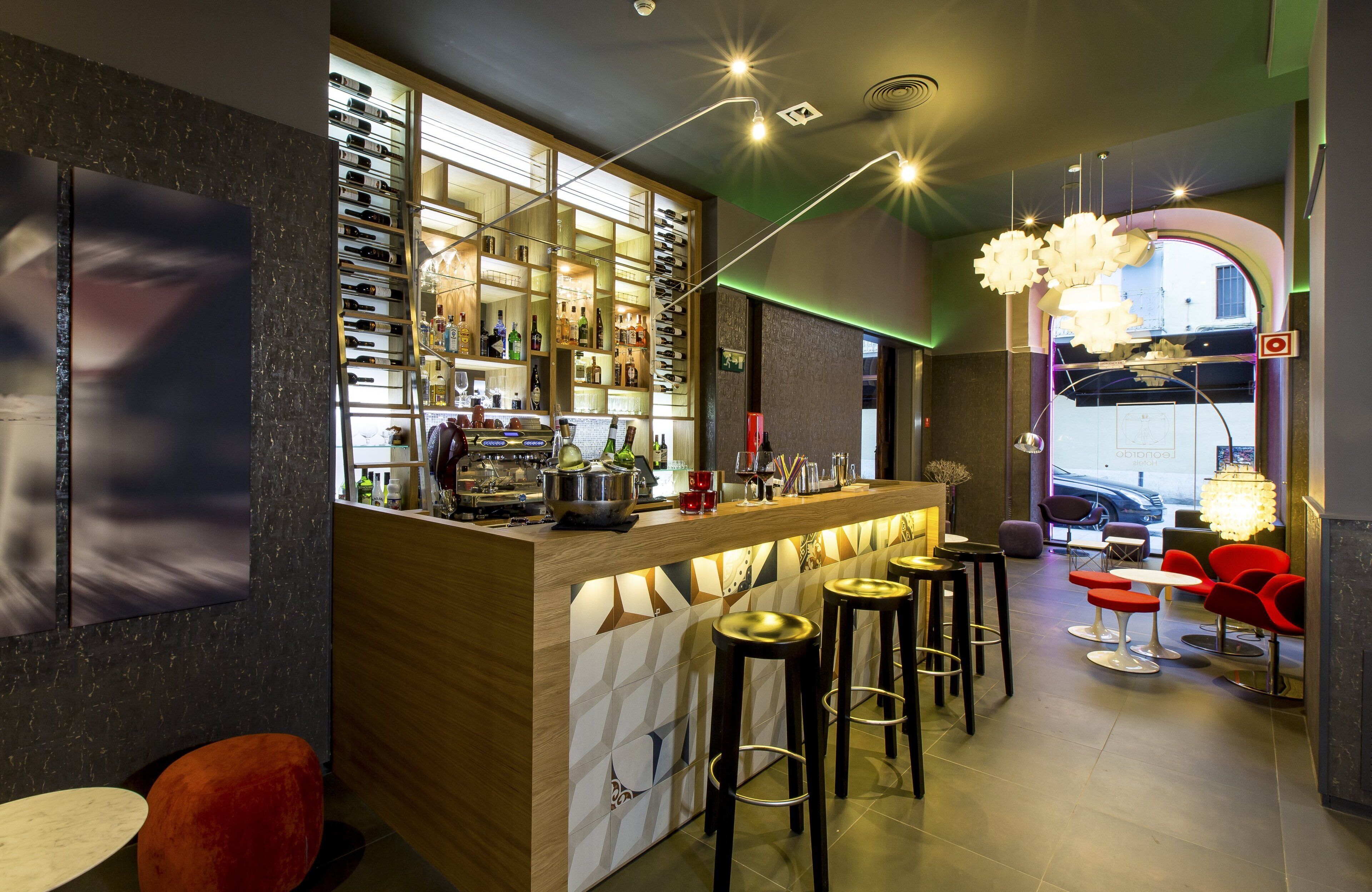 Bar sur le toit, vue sur la piscine, ouvert tous les jours