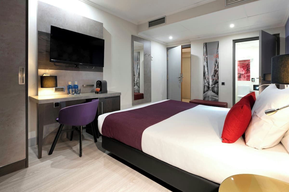 Superior Room | In-room safe, desk, soundproofing, free WiFi
