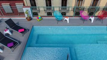 Een seizoensgebonden buitenzwembad