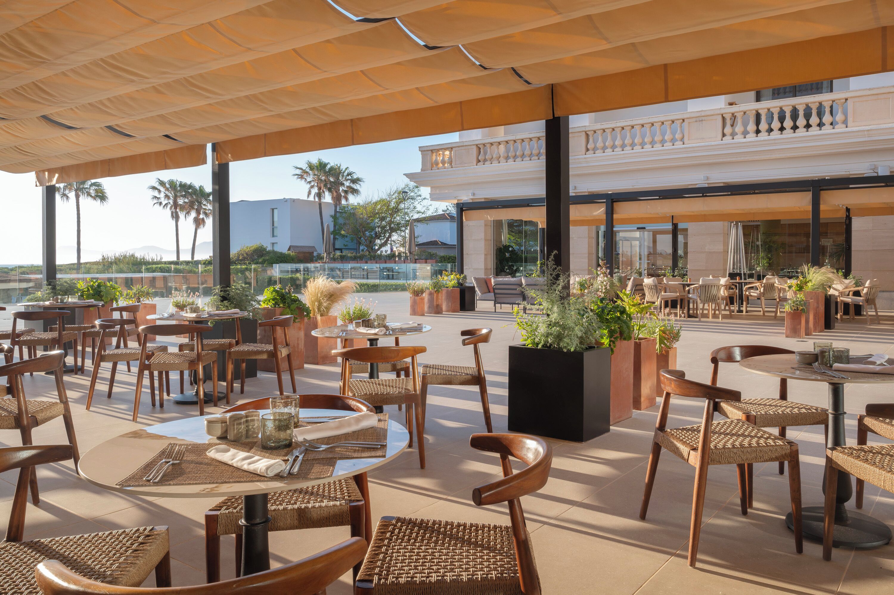 3 restaurantes; se sirven desayunos, almuerzos, cenas y brunches