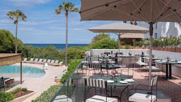 3 restaurants; ze serveren er ontbijt, lunch, diner en brunch