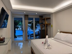 Standard Double Room, 1 King Bed | In-room safe, individually furnished, desk, laptop workspace - Green Garden Hotel (Kuta)