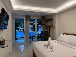 Standard Double Room, 1 King Bed | In-room safe, individually furnished, desk, laptop workspace